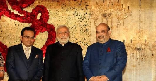 SachinShirvall's tweet photo. #Modi Gift to public #HappyDiwali is "Tears"
All India shops are
#Customerless
#Salesless
With 
#Notebandi&amp;GST
#AmitShahKiLoot
#BJPAssets https://t.co/DJaqCCBl7i
