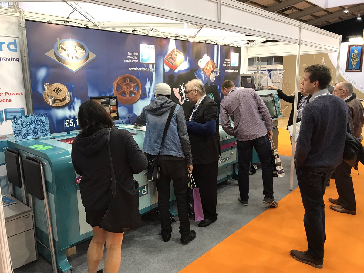 TheSignShowUK's tweet photo. #ThrowbackThursday to this time last week when #SignLinkLive was in full swing! #signmaking #signs https://t.co/4vUr7vB4fz