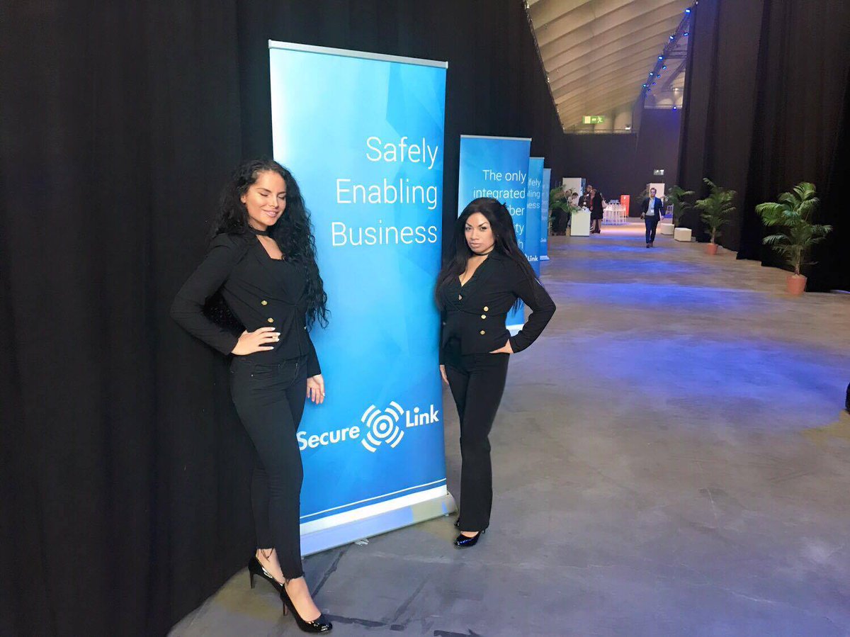 Finessedhostess's tweet photo. #hostesses Miranda en Marisa Eveline verwelkomen je met de glimlach op #CHECKUP2017 @NekkerhalBN @artexiseasybe  @Finessedhostess #mechelen https://t.co/o2xcqYvAEg