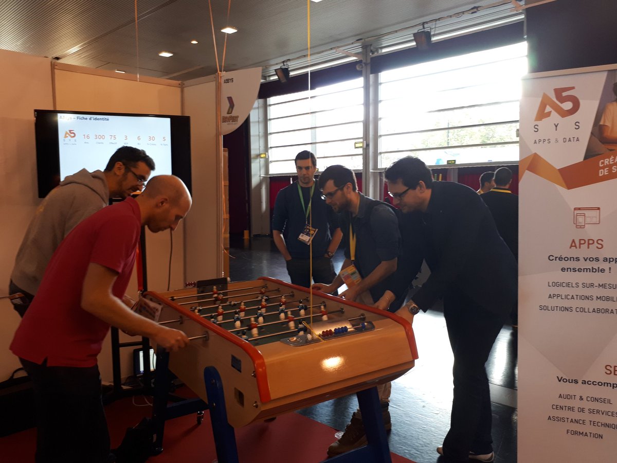 De plus en plus nombreux au baby foot d A5sys ! #devfestnantes #devfest17 <a href="/A5sys/">A5sys</a>