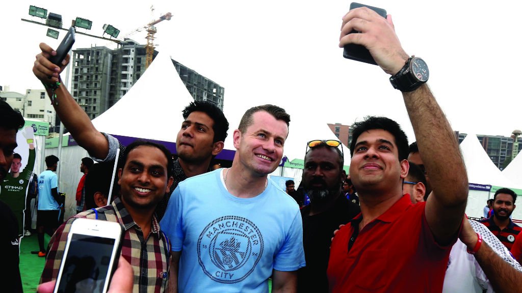 ManCity's tweet photo. Brilliant to meet #ManCity fans in India at #PLBengaluru! ๐ฎ๐ณ๐
Photos โก๏ธ https://t.co/tspJIYhLf1 https://t.co/cgOzX18kON