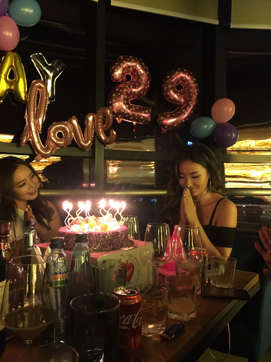 Ахиад хэзээ ч заяахгүй 20-н хэдэн нас минь...#2-н тоотой насны хамгийн сүүлийн төрсөн өдөр 😉🌷💐#happyday#sadday