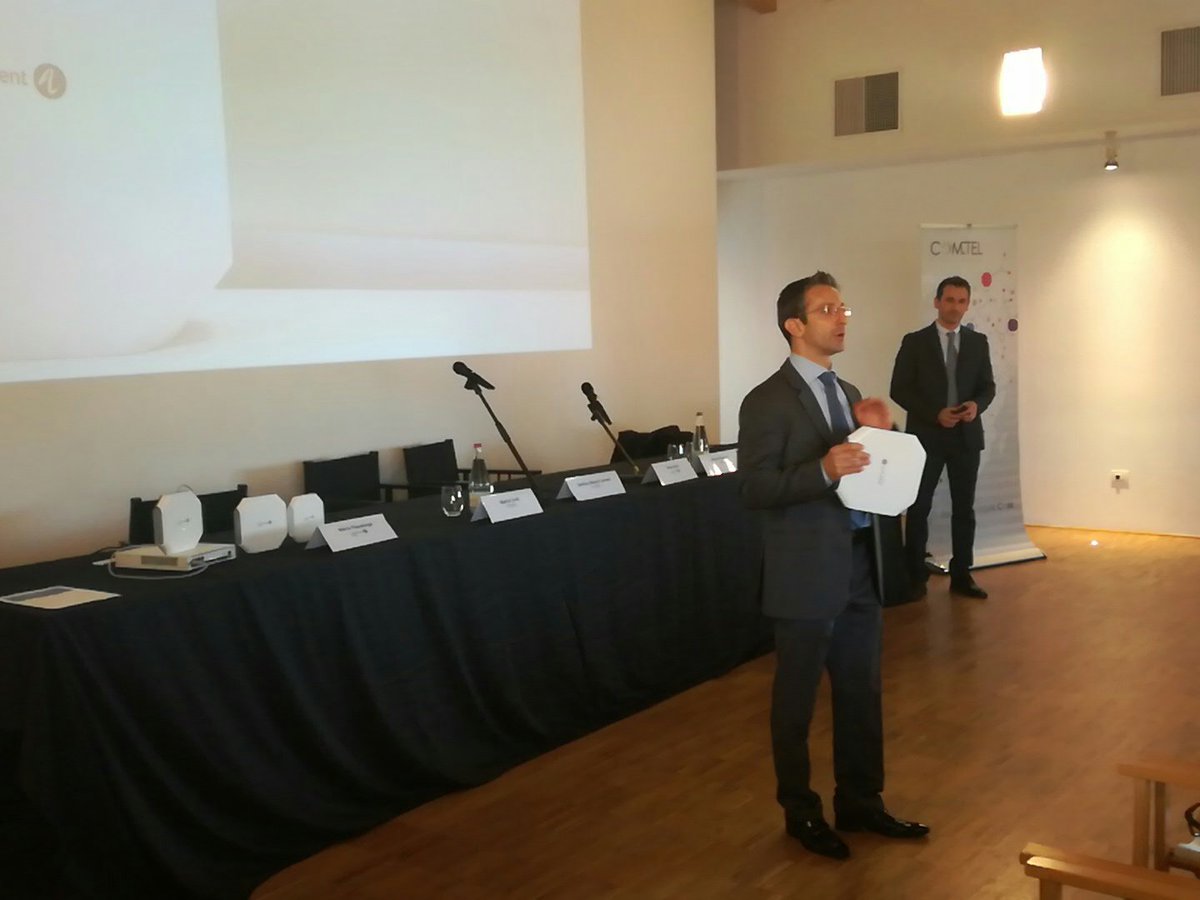 GiuliaRamera's tweet photo. #NSP17 @MP_BG spiega #OmniAccess #WiFi #Stellar #evento #clienti finali @COMTELSpa @ALUE_Italia #franciacorta https://t.co/Q8zyldhwMy