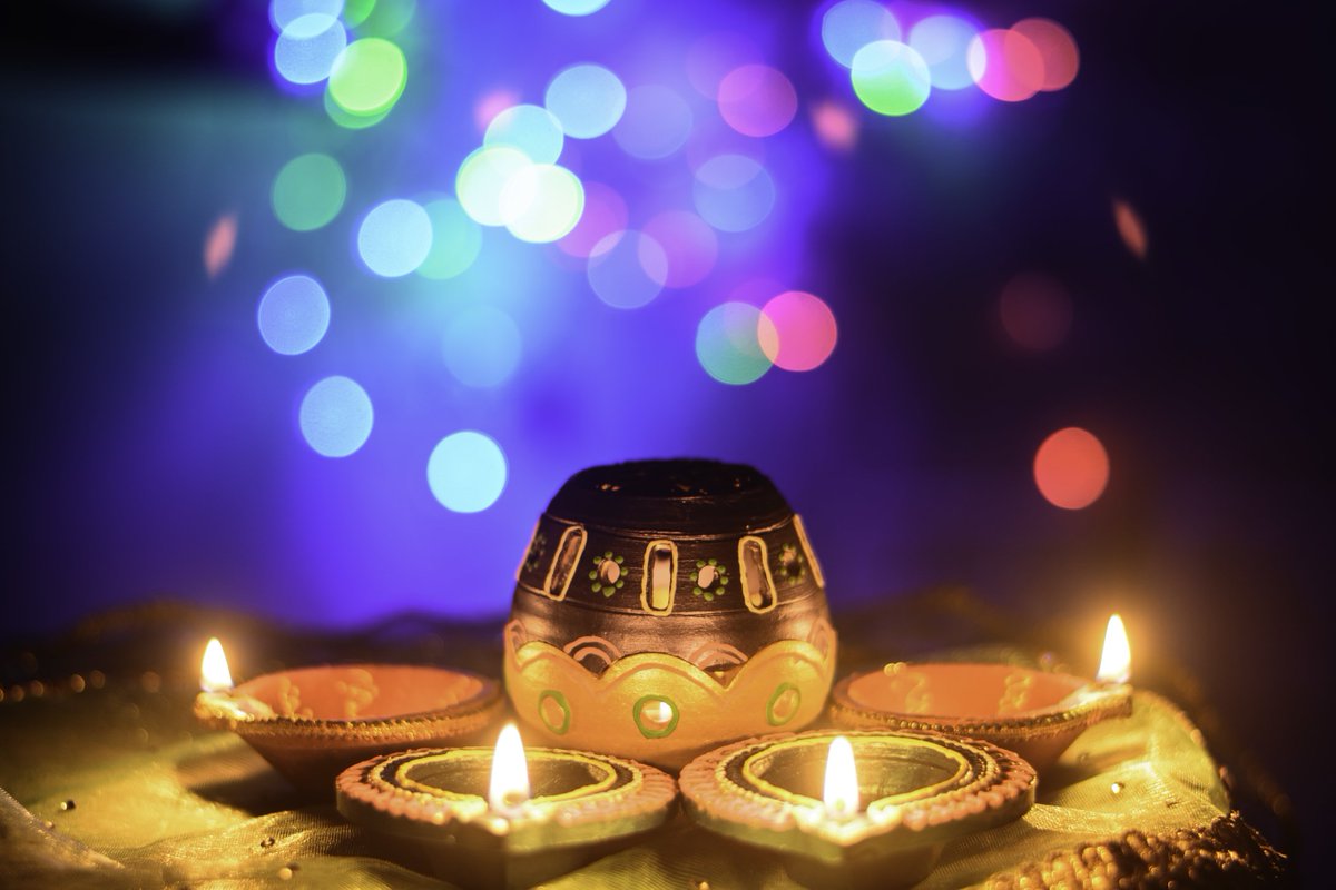 MonsterDealsApp's tweet photo. May this #FestivalOfLights illuminate your lives forever. Wishing you and your family a happy #Diwali! #HappyDiwali #SwiftGift #SwiftGiftApp https://t.co/zLsUYDmgB7