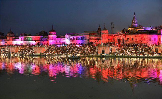 upmessenger's tweet photo. विश्व रिकार्ड के लिए तय किया गया , राम की पैडी पर 1 लाख 71 हजार दीप प्रज्ज्वलित करने का लक्ष्य
 https://t.co/P73WsEXYcP https://t.co/ozTWXod2QK