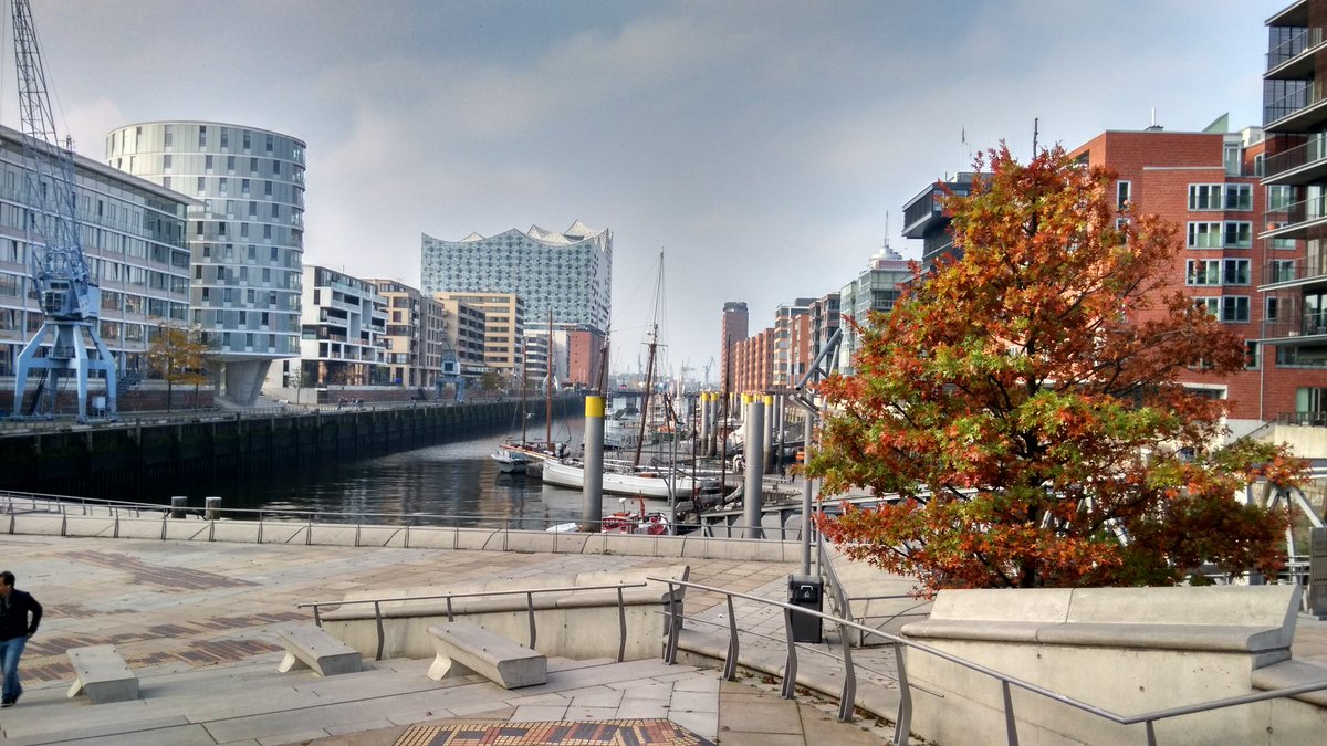 zeharkstudio's tweet photo. Visitando lo ya construido de Hafen City @hamburg_de, arquitectura para las personas @FomentoSS https://t.co/Fg26RADaqe