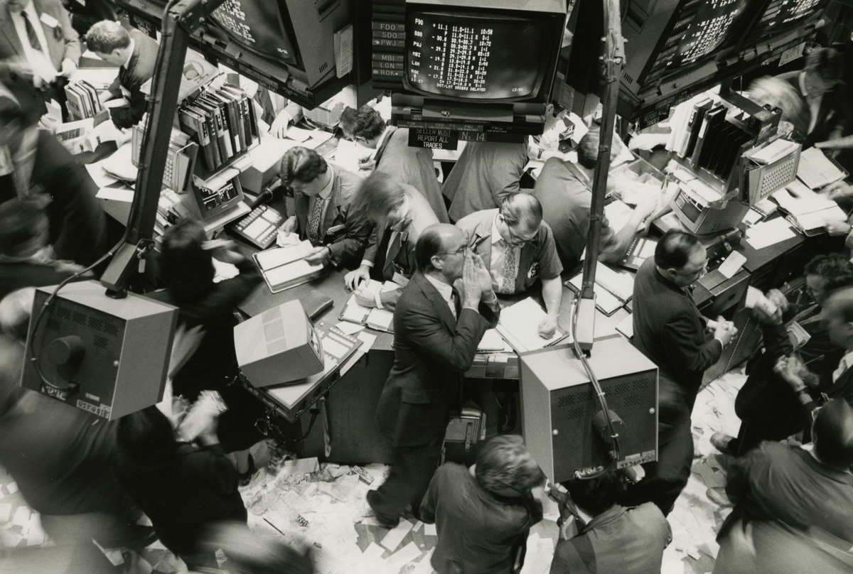 ReutersUS's tweet photo. Stocks climbed steadily in 1987, but hit a snag in September. October 19 then became known as ‘Black Monday’ https://t.co/3RpkIBBoFC https://t.co/8U9fyR6DfL