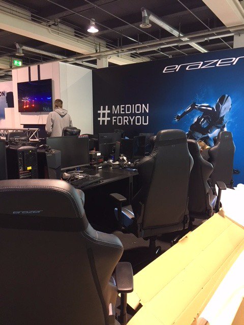 Countless helpers and exhibitors have been working tirelessly since yesterday, building all the gaming stations, booths, VR area, etc!