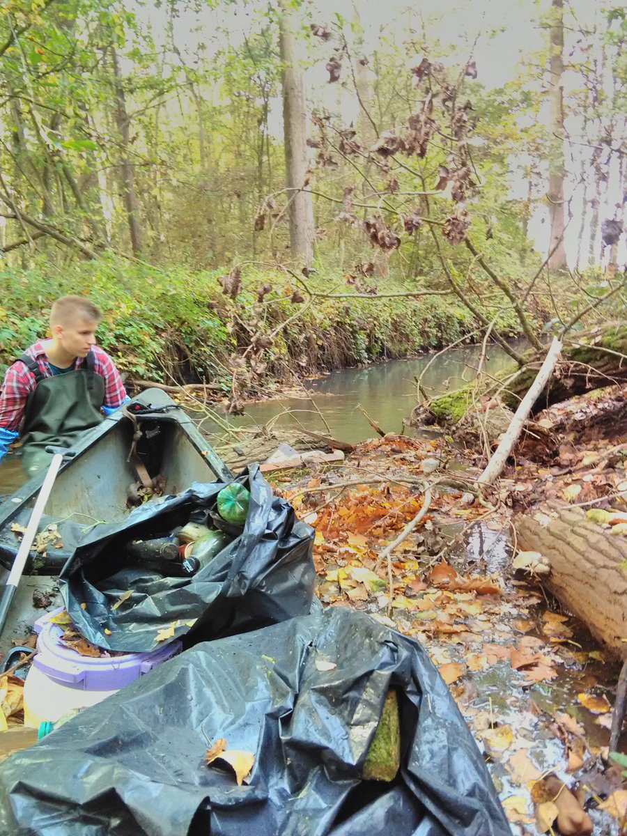 Waterlopen's tweet photo. Onze andere #YOUCA student Quinten mocht vanochtend al een kano volladen... #zwerfvuil #indevuilbak #houhetproper #waterbeleid https://t.co/jtaMVyWWgj