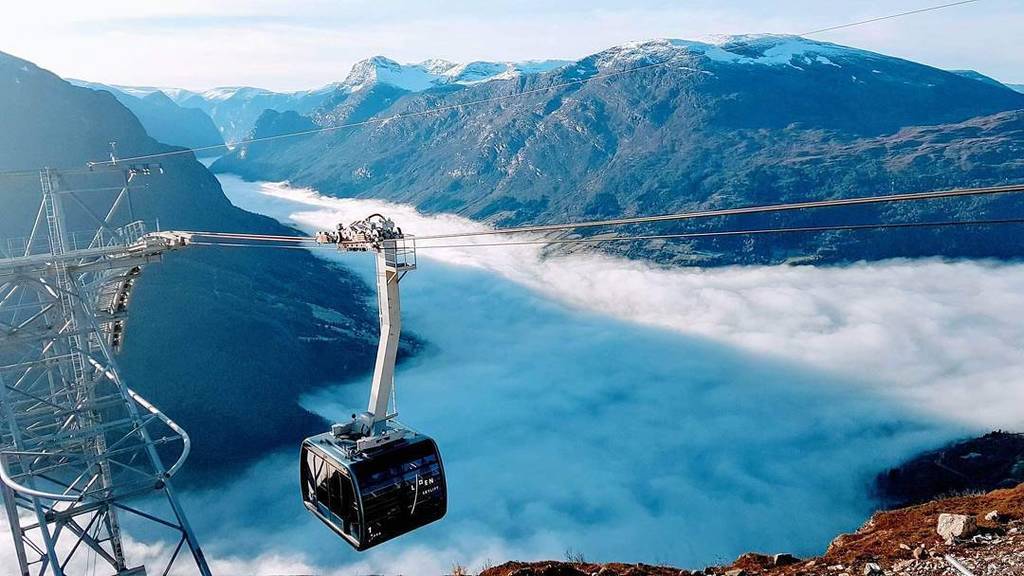 LoenSkylift's tweet photo. Feeling foggy? Come join us instead 😀 #LoenSkylift #Hoven #Stryn #Nordfjord @visitnorway @fjordnorway #norway #cab… https://t.co/tSR32ZFOun https://t.co/CgTevxJEIj