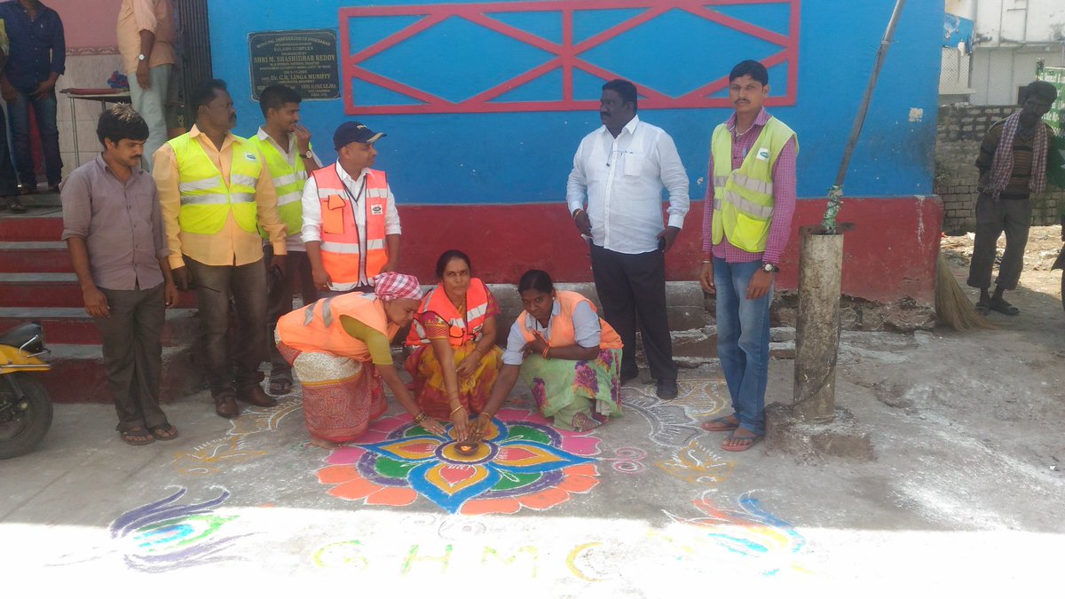 DC_Begumpet's tweet photo. @GHMCOnline @SwachhBharatGov swach Diwali celebrations at newly identified garbage vulnerable points,Dc &amp;Amoh&amp;Health staff at begumpet https://t.co/pwmlwWqroU
