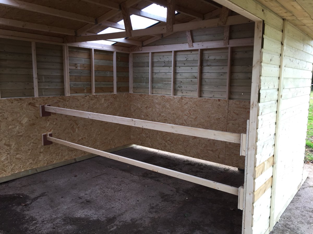 Kestreltimber's tweet photo. Removable slip rails- the easy way to temporarily section a field shelter or stable #stable. #horses #shelter https://t.co/qDtXegTxs6
