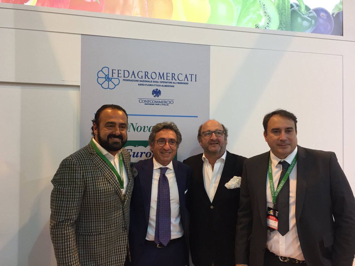UNCGFL's tweet photo. Première rencontre à #FruitAttaction2017 entre Présidents #grossistes 🇮🇹@fedagroconf 🇪🇸@Asomafrut 🇫🇷 @MglcBerthe https://t.co/2qkRb4Ki7F