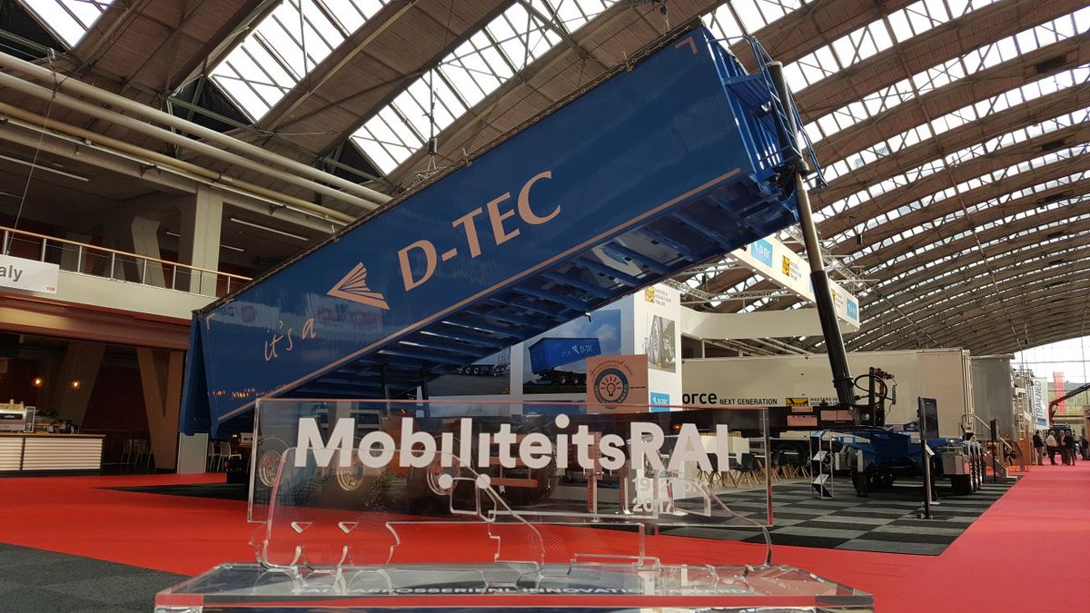 trailertecUK's tweet photo. The #DTEC Flexliner, Winner of the @mobiliteitsRAI Exhibition 2017 Innovation Award. Congratulations to all 👏 https://t.co/vZP4m99LZS