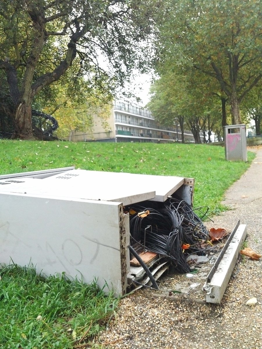 MarxdeMorais's tweet photo. @camdentalking this needs urgent action. #Kids, #cyclists, #dogs, ... since days in immediate danger. Just around #Weedington #GospelOak https://t.co/36Vh2a5CVN