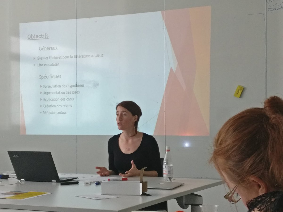josepvidala's tweet photo. Estel Llansana presenta a #2aJFPCatFra #IRLlull #UT2J #CLE com treballar els escriptors catalans actuals i la seva complexitat. https://t.co/l16Rqn3Dk8