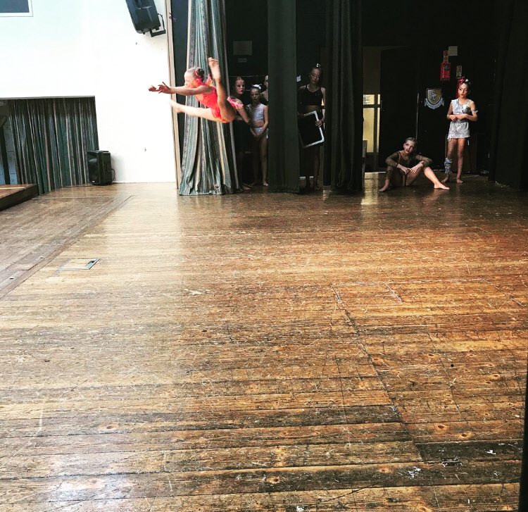 ArmleyDance's tweet photo. Our little Maisy Mc flying!! #adsdancers #dancer #minis #sideleap #flying https://t.co/sHWjb30VxT