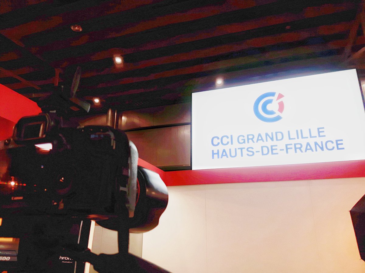 JulienVang's tweet photo. Dernière journée pour venir prendre votre photo professionnelle sur le stand de la @CCIGrandLille au salon #conext2017 https://t.co/BhZAdhsCeq