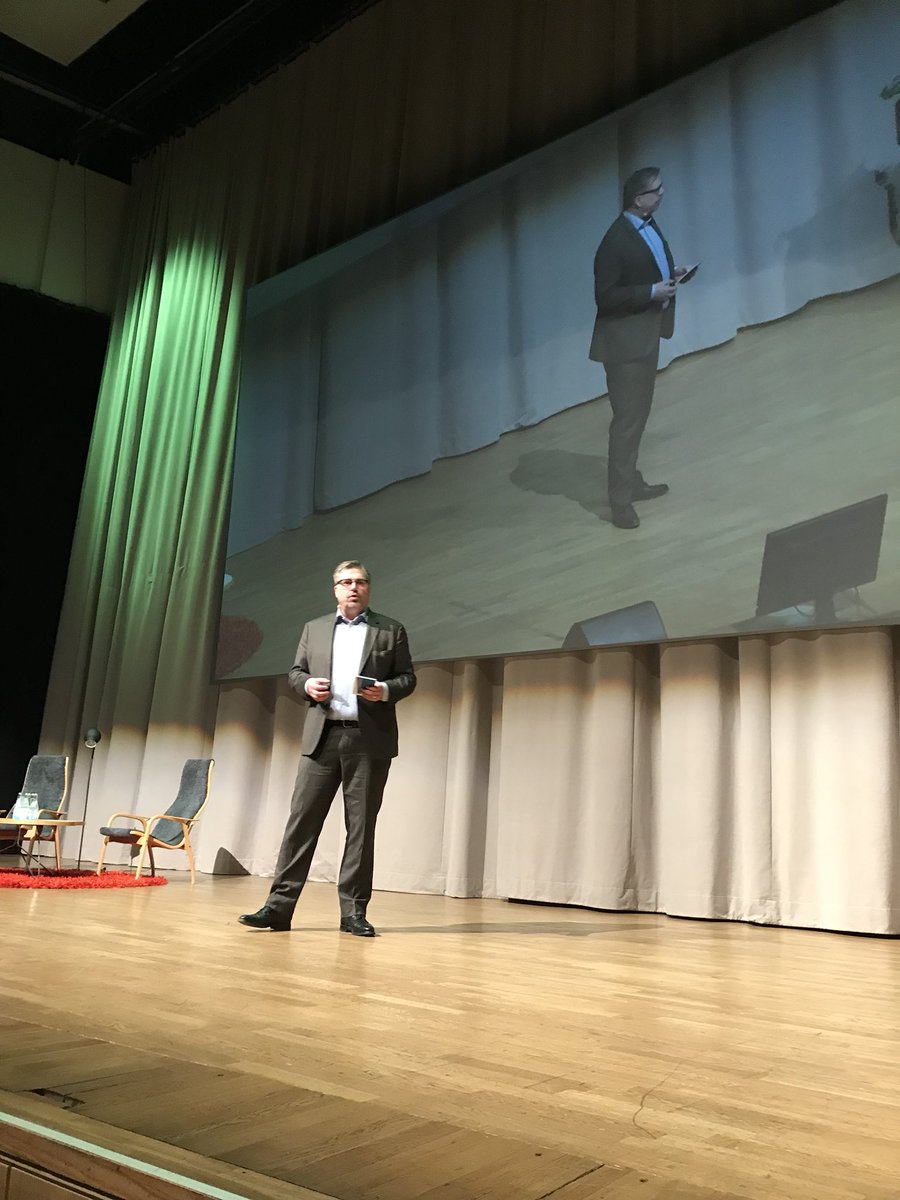SvenssonKatrin's tweet photo. Lyssnar på vår inspirerande GD @MikaelSjoberg som pratar förändring och förnyelse. #arbetsformedlingen #MOdig8 https://t.co/aACZq20H2Y