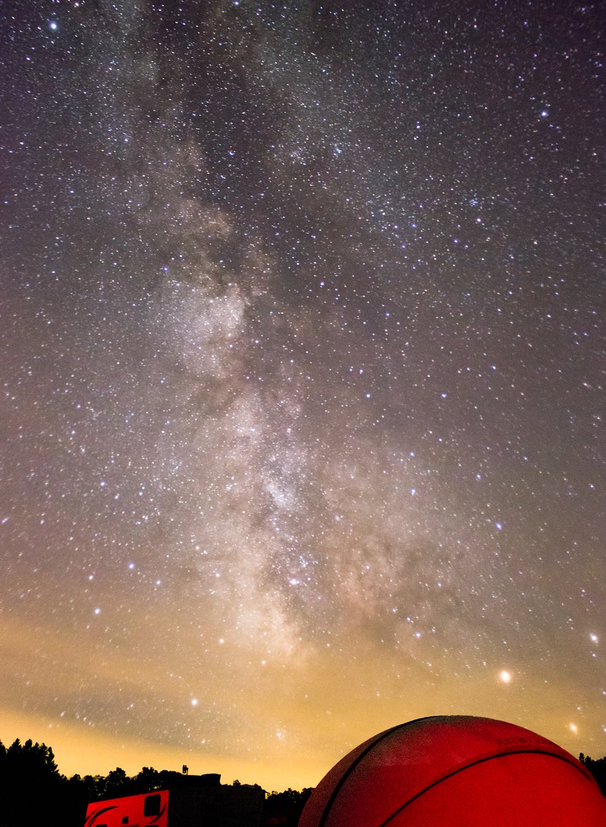 xiaofan19454's tweet photo. Milky Way at Cherry Springs State Park in Pennsylvania, by Canon T5i camera, 10 RAW photos stacked into this final image in Photoshop CC: https://t.co/klUt87ECkD
