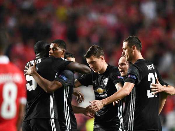 SportRadioME's tweet photo. #Benfica 0-1 #ManchesterUnited: #JoseMourinho's side maintained their perfect record in #Grou A https://t.co/smDY6NLIfi https://t.co/Pay3vLS12n