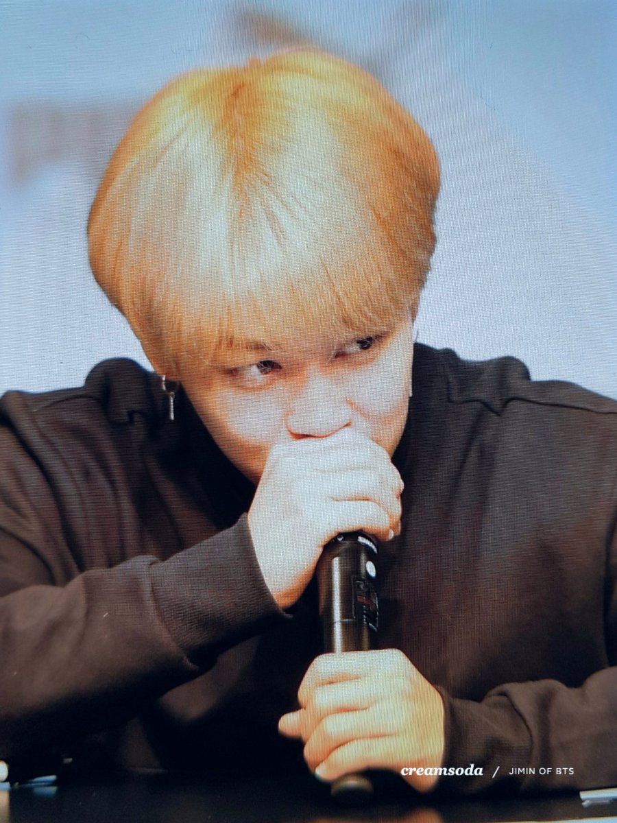 creamsoda_jm's tweet photo. 171019 퓨마 팬싸인회 #JIMIN #지민 https://t.co/xrHty4IftI