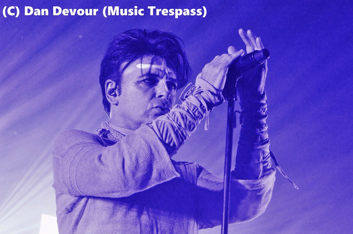 FlagPromoNews's tweet photo. Gary Numan last night of the 'Savage' tour at the @SouthendTheatre Photo by @DanDevour 

@numanofficial #Darkwave #Goth #Metal #Electronica https://t.co/Zv0oMylhJc