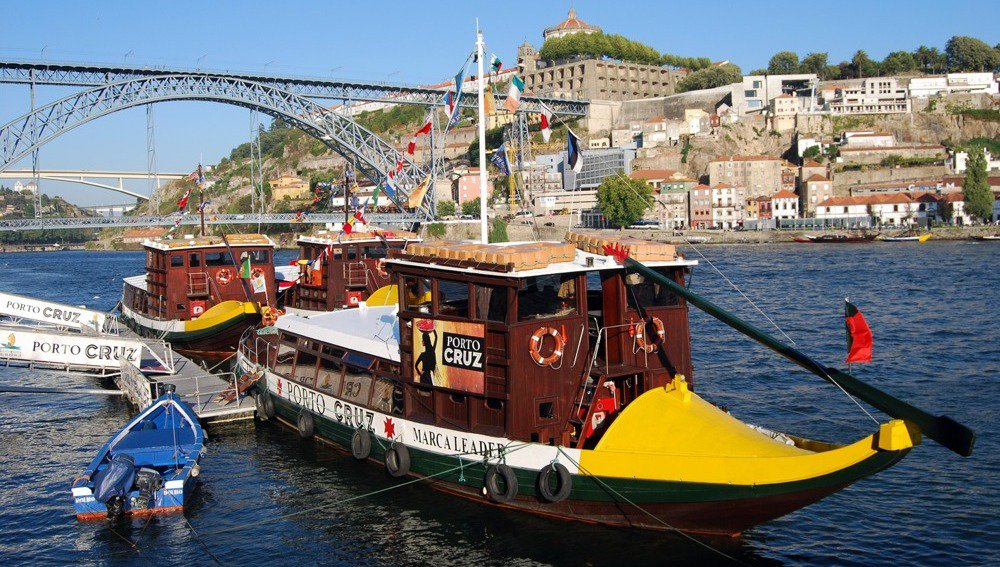 visitportugal's tweet photo. No conoces #Oporto si no has hecho estas 20 cosas | via @viajestic # Portugal #Porto #viajar #Douro #vino #Norte #cultura #tiendas #visitar https://t.co/reUVMnwZKY