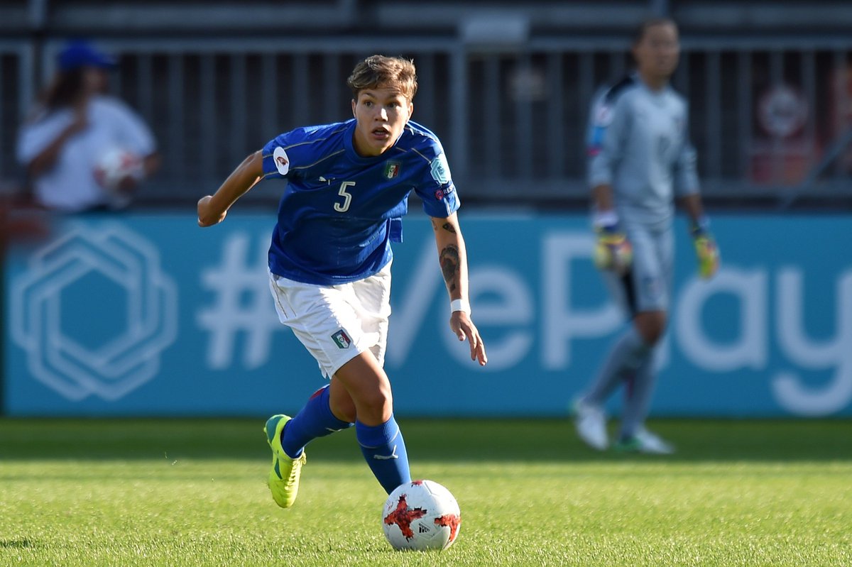 Azzurri's tweet photo. #Nazionale #Femminile 🇮🇹️
Elena #Linari riceverà oggi in Campidoglio il premio ‘Italian Values Award’: https://t.co/DI6P1tBONa

#VivoAzzurro https://t.co/dR5fORIDxy