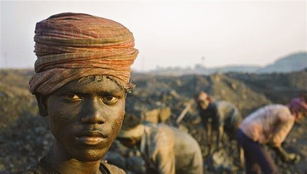 CarrieGKings's tweet photo. Exposure to coal dust leads to black lung disease which took the lives of 10,000 miners worldwide over last decade.
#Go100%Renewable https://t.co/S9ZLSwZd8T