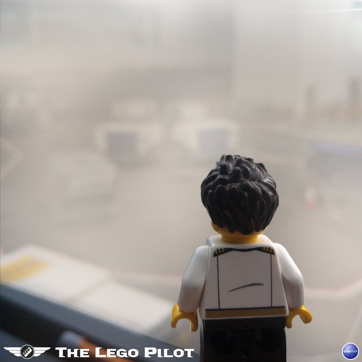 theLegoPilot's tweet photo. Welcome to a #foggy #London this morning! #fog #foggylondon #legopilot #lego #pilot #aviator #pilotlife #pilotviews #minifiglife #travel https://t.co/s9ZwNkpbgb