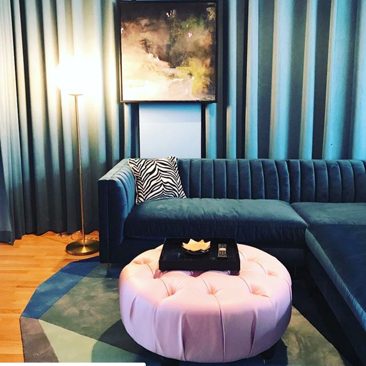 theCOCOCO's tweet photo. Check-out this stunning interior! ✨✨
Be sure to follow us + tag your COCOCO sofa too.
https://t.co/QxwvbabPbr #interiordesign #tealinterior https://t.co/2LmqXOWGVV