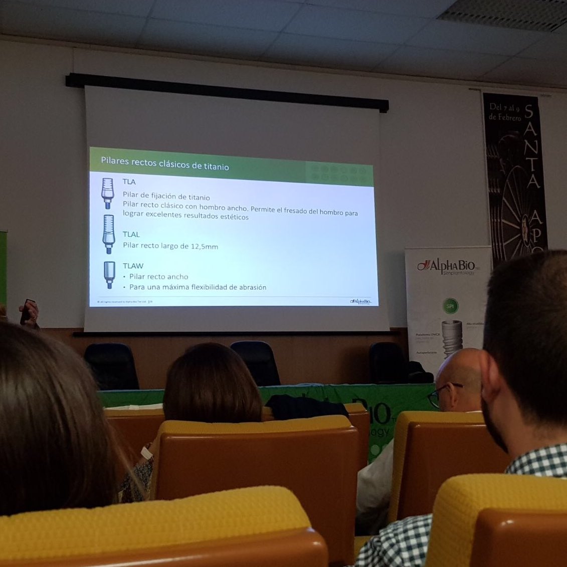 Mori_Dental's tweet photo. Esta mañana estamos acompañando a los alumnos de la facultad de odontología de @CanalUGR en la charla de los compañeros de #AlphaBio https://t.co/th9n7KhHYr