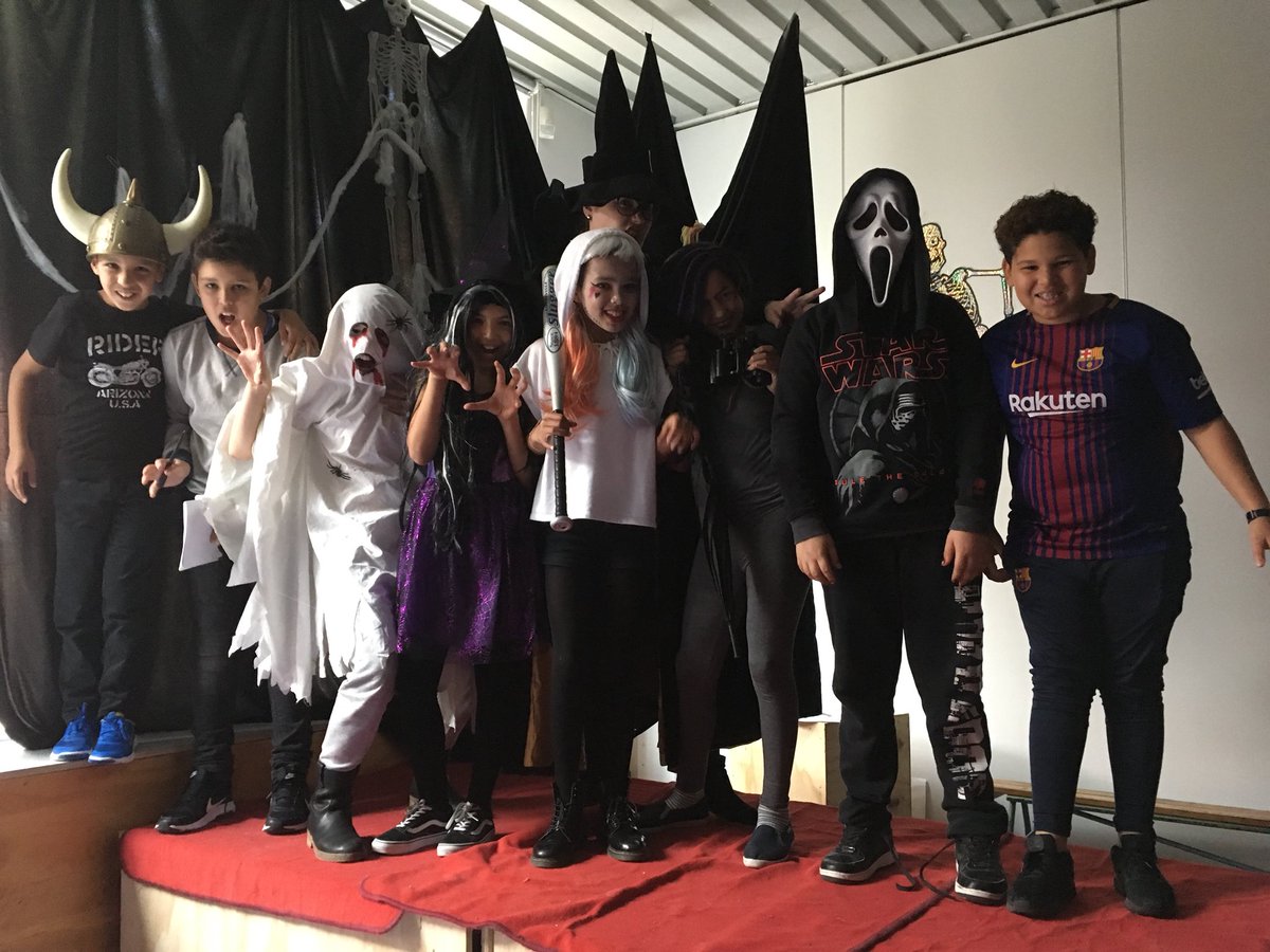 obsdekraal's tweet photo. Afsluiting Kinderboekenweek, Gruwelijk enge modeshow! @obsdekraal @KBweek https://t.co/VIL4gAm5tp