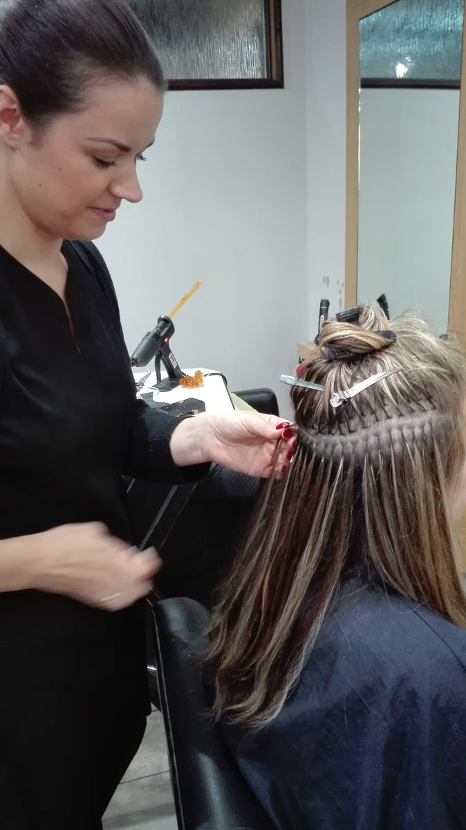 Wattzint's tweet photo. Hollie creating yet another perfect masterpiece 🙌👱 https://t.co/mfDmiPlHkL