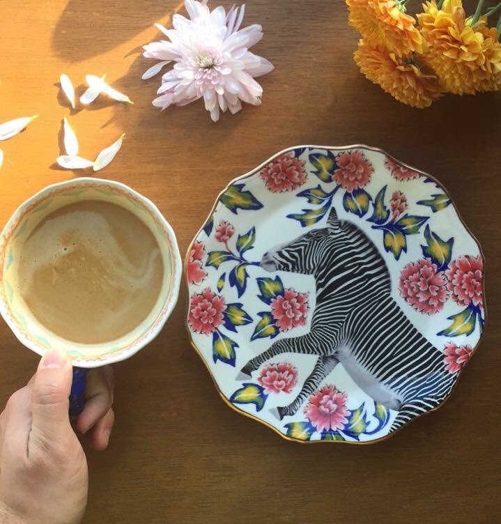 Alejandrisimo1's tweet photo. ¡Buen día!
•
#Gordo #EnCasa #MyAnthroPhoto #Anthropologie #Deco #CoffeeTime #AnthroHome #AnthroFan #CuteCoffees #AnthroFav #BeCoffeeStyle https://t.co/zGQDNPdyBx