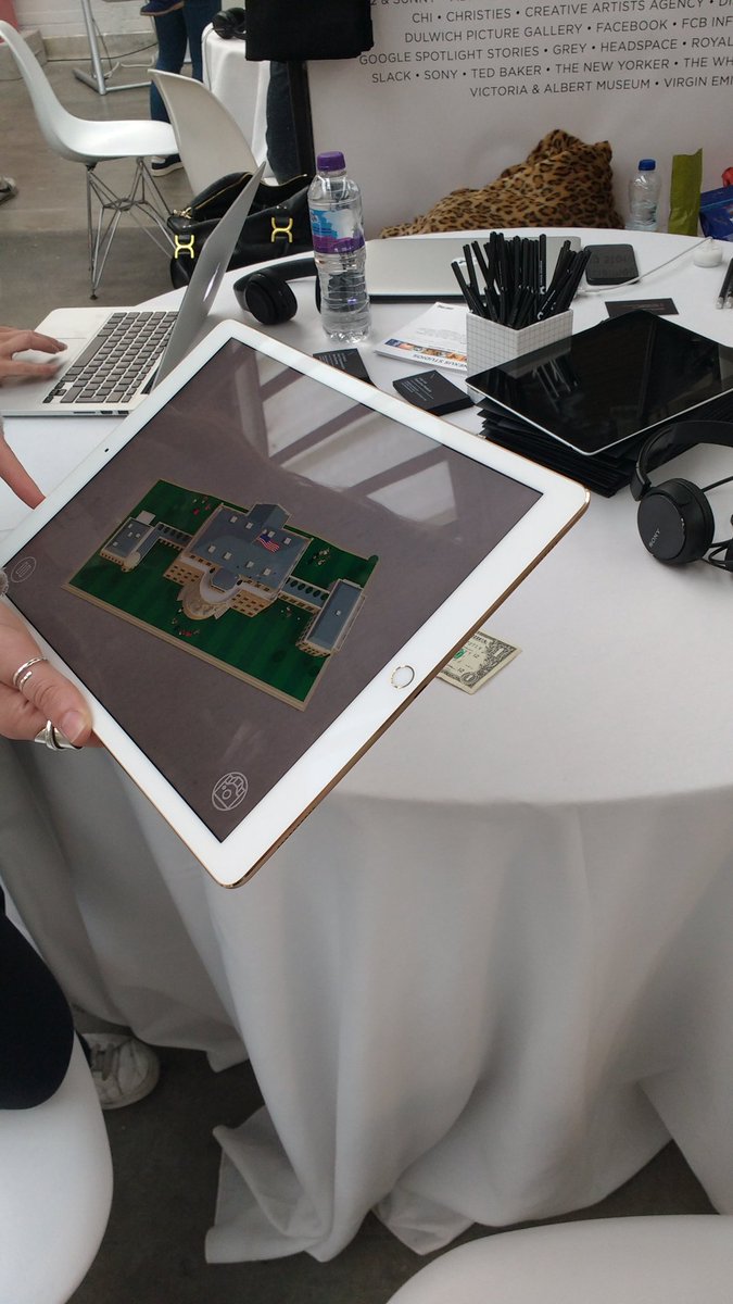 CoresightNews's tweet photo. .@nexuslondon created a #VR greetings card for @WhiteHouse staff that activates by scanning any one dollar note #connectionslondon https://t.co/NmOwnnVgWs