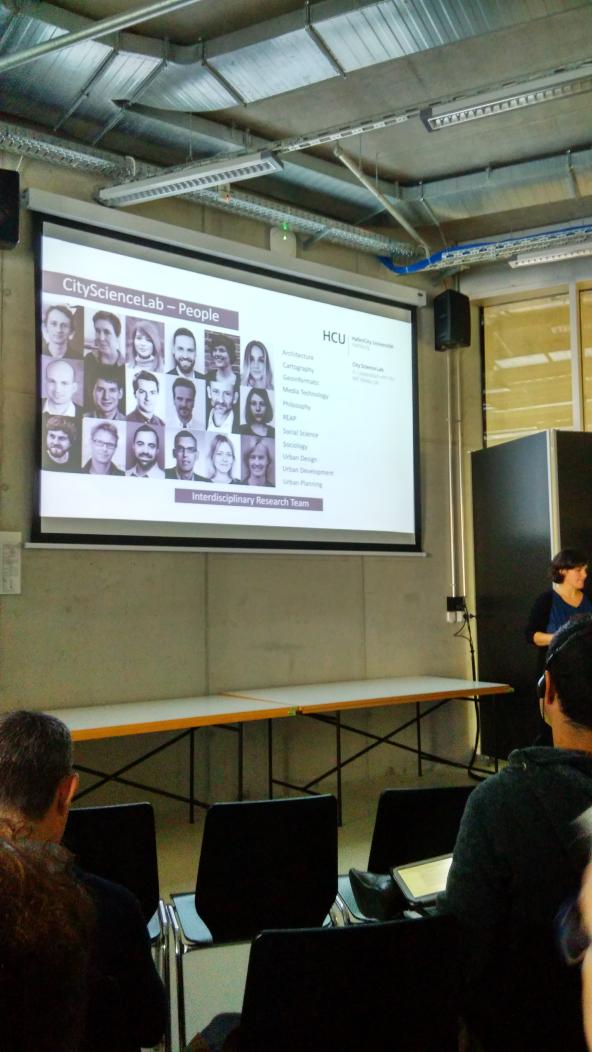 zeharkstudio's tweet photo. Continua la intensa mañana en HafenCity de @hamburg_de. Ahora conocemos la HafenCity Universität y su City Science Lab @FomentoSS https://t.co/21bb5dYMis