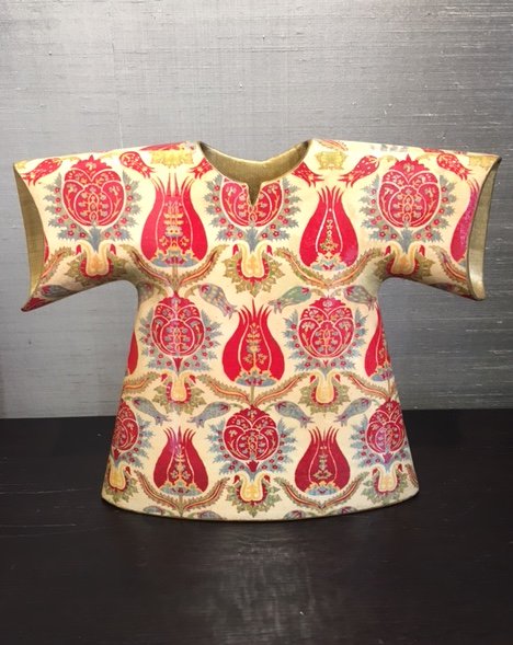 NYLA_ldn's tweet photo. #NYLApicks A striking conversation piece for your home: red &amp; yellow #Ceramic #Ottoman robe #Sculpture #NYLABoutique https://t.co/abW4Ffgu1r https://t.co/lb2tnUv7Qs