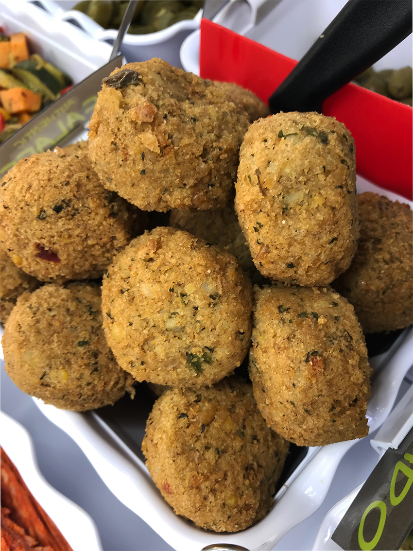 TheMagicWrap's tweet photo. The Magic Falafel!

Get it in your lunchtime wrap 🌯 https://t.co/cI8LPj2ySe