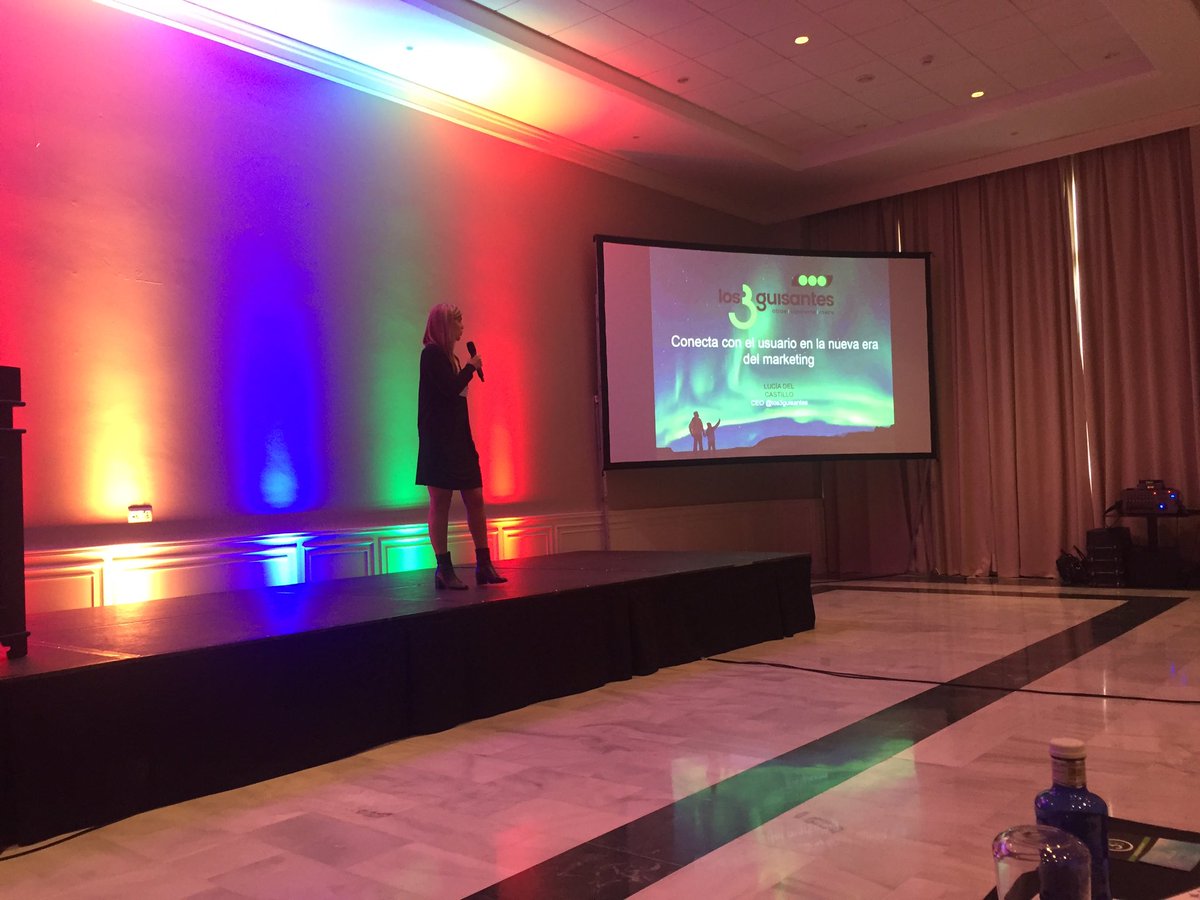 Los3Guisantes's tweet photo. Ahora nuestra CEO @ludelcasti 👏🏻👏🏻 😊 Ponencia "Contacta con el usuarios en la nueva era del marketing" 😊 #SurEvent @MeliaSPetri @Google https://t.co/SJTcDmdlda