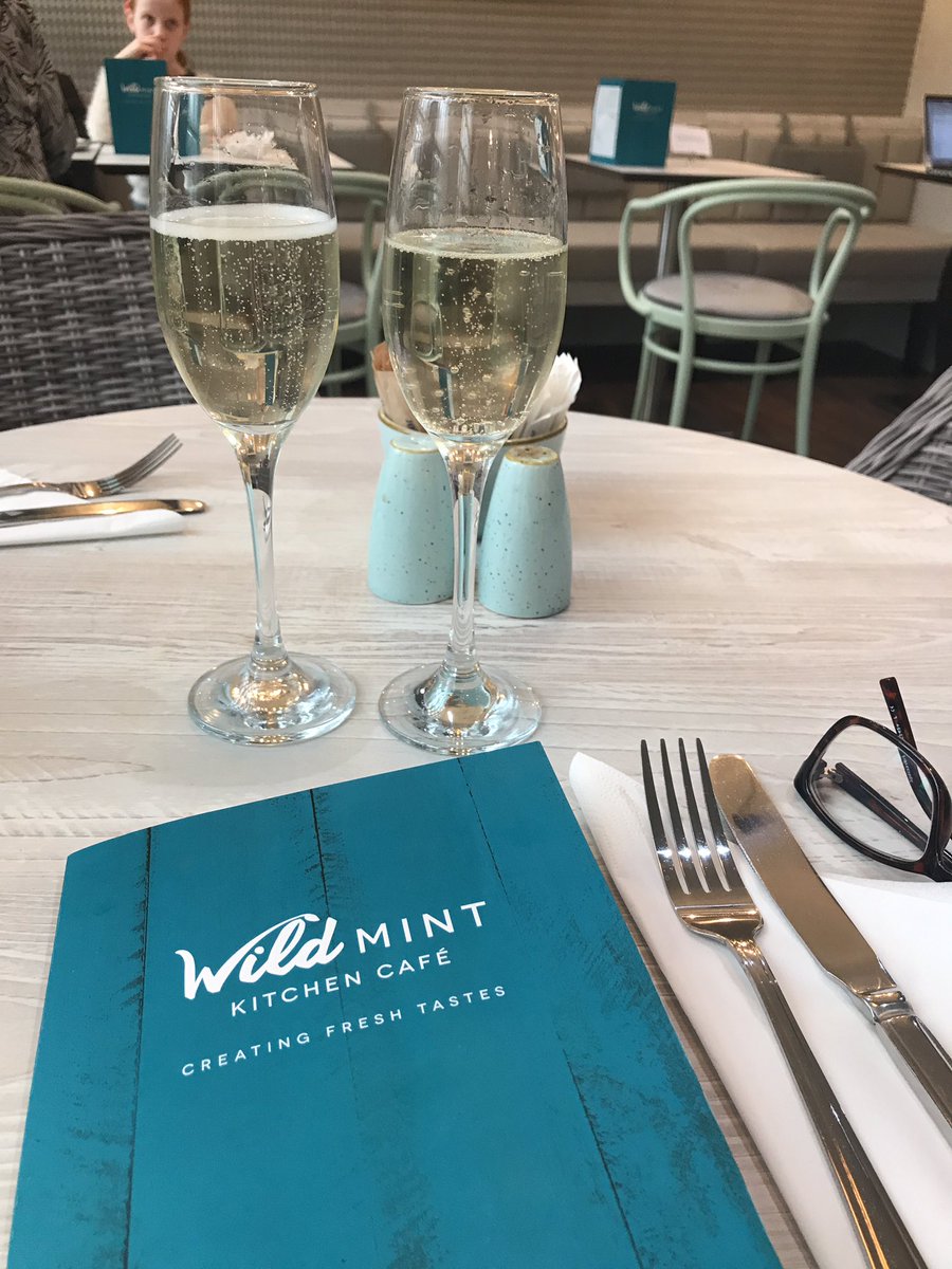 mcrstudenteats's tweet photo. It's officially past 12- it's definitely an acceptable time for prosecco 🥂@wildmintcafe https://t.co/JmHeuiX4KY