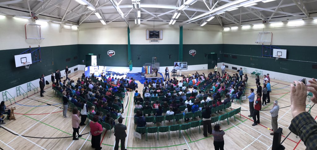 johnsonsharbour's tweet photo. @vikkileefi and Lee Molkenbuhr promoting the #shearing and #wool  handling industry to the #nextgeneration in the #Falklands Islands. https://t.co/88WUIudiIu