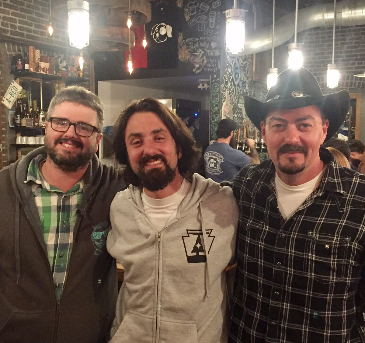 Was in the presence of LV brewing royalty last nite. Cheers Gents! <a href="/BonnBrewing/">BonnBrewing</a> <a href="/GreatBarnBeer/">Great Barn Brewery</a> <a href="/arcticalchemist/">Christopher Bowen</a> <a href="/TRBrewery/">Two Rivers Brewing</a> <a href="/mcall/">The Morning Call</a>