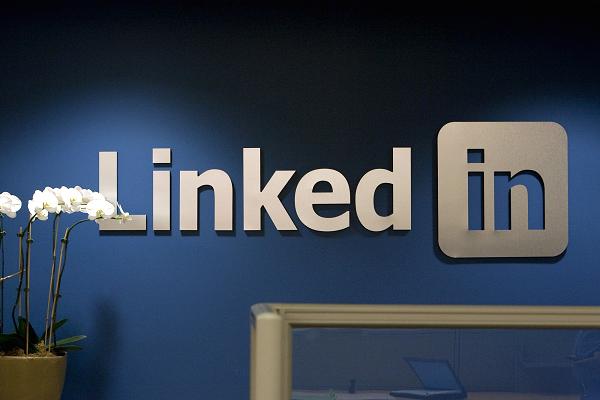 EternalJobs's tweet photo. #Microsoft & #LinkedIn #HRexperts share the best time to ask the
all important #SalaryQuestion! Article by @CNBC: https://t.co/rsleEVZ5BQ https://t.co/sPSbhRpkqg