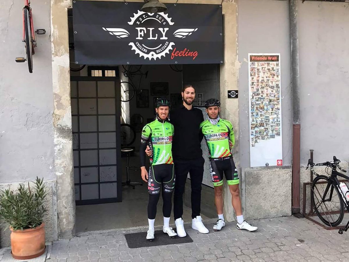 FLY_Holidays's tweet photo. Pitstop e si riparte! 💨🚲
Alla prossima ragazzi! ;) #FlyFeelingClub #FlyCyclingHolidays
#LakeComo #LakeComoCycling  #AutumninLombardia https://t.co/69gHJyEI2h