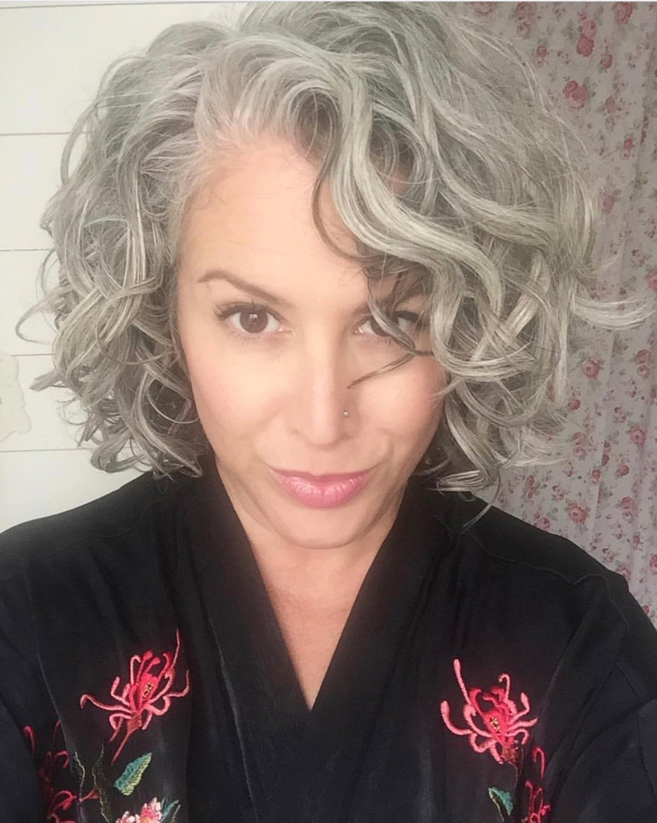 curljunkie's tweet image. @embracingthegrey boosted her curls with our Pattern Pusha gel.💕🌀💕 #patternpusha #curlyhair #wavyhair #curlyhairproducts 📷:@embracingthegrey