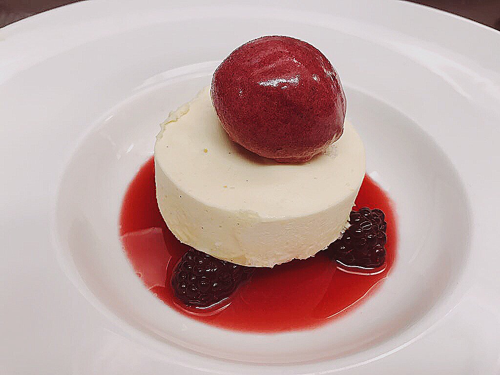 LaCachetteRest's tweet photo. #fromthemenu #dining #desserts https://t.co/9VuFofsJpa