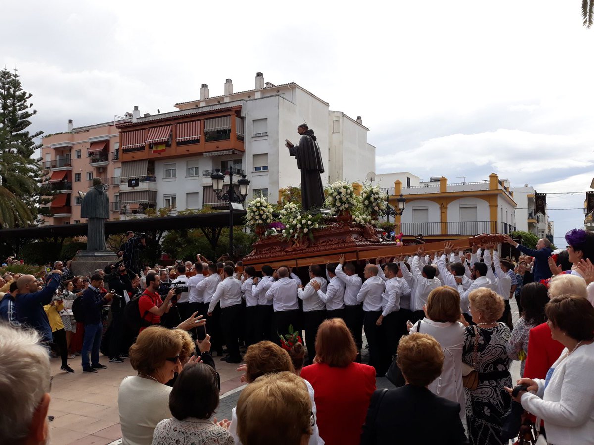 Cumpliendo con la tradición cada 19 de octubre los sampedreños arropan a su patrón en el día grande de #SanPedroAlcántara