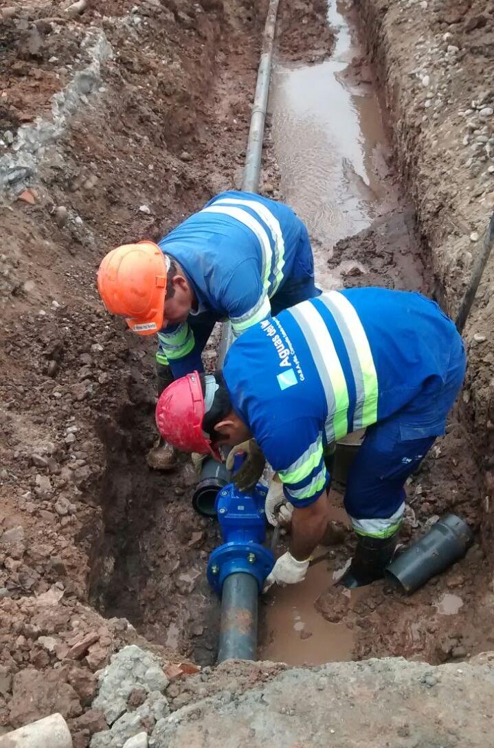 AguasdelNorteok's tweet photo. En un trabajo junto con la Municipalidad de Pichanal, se renuevan redes de agua y cloaca en calle Rivadavia para mejorar ambos servicios https://t.co/NRDG9kDOTX